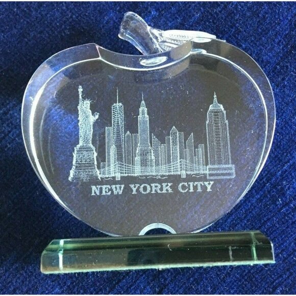 New York City Apple Art Glass Souvenir Paperweight Etched Footed 3"*3"* 1" - Picture 1 of 6